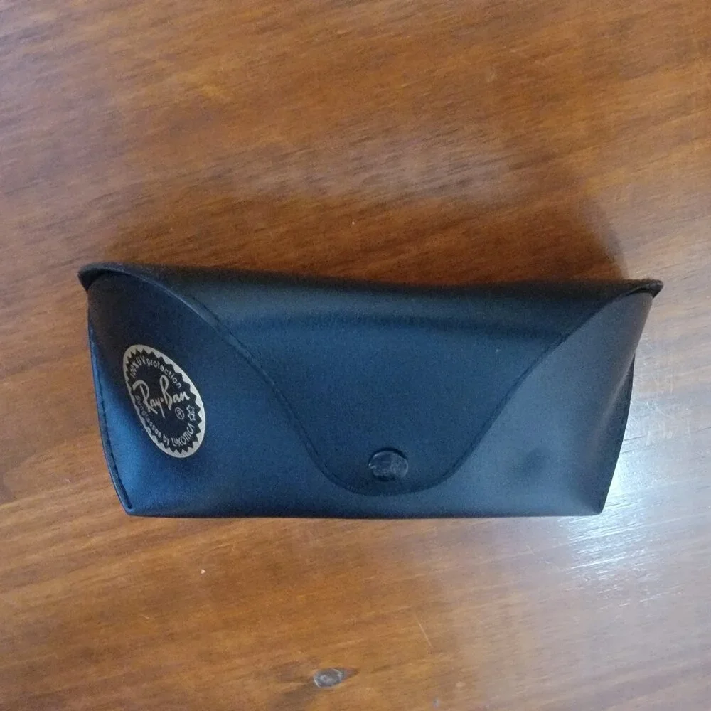 Medium Ray-Ban Soft Sunglass Case Black Snap Closure Belt Loop w Lens Cloth